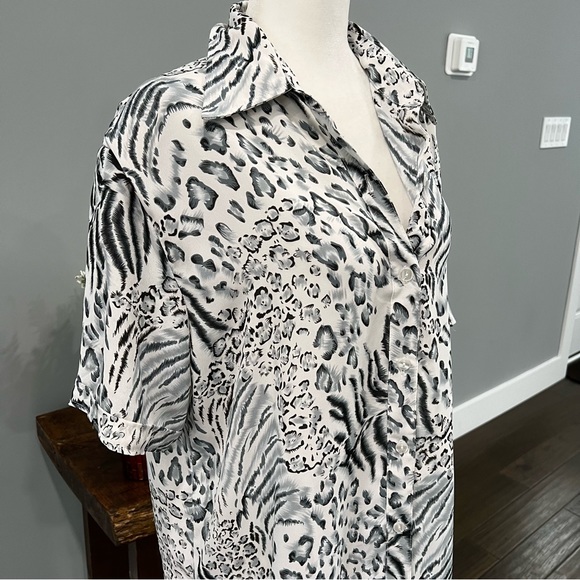 For Me Short Sleeve Blouse with Shoulder Pads - Picture 3 of 14